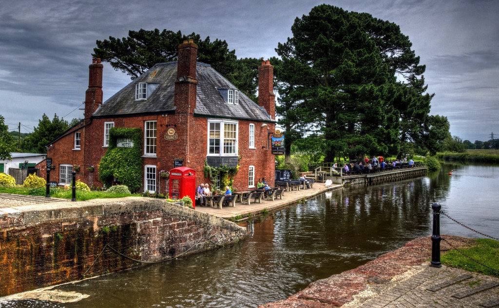 Dog-Friendly Pubs in Exeter: Your Complete Guide 1 double locks pub exteer 1